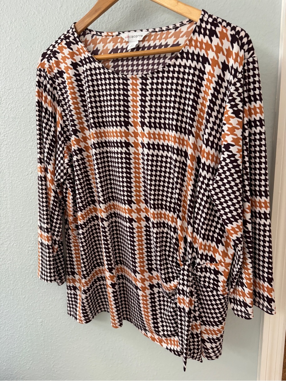 Liz Claiborne Black, White and Brown Houndstooth Long Sleeve Top